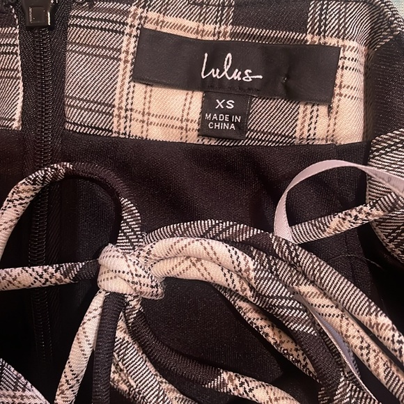 Lulus Black Plaid Lace-Up Mini Dress With Pockets 🖤🤍 - Picture 3 of 4